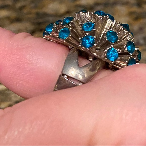 3/$30 Adjustable burst blue faux gem ring - Picture 4 of 13